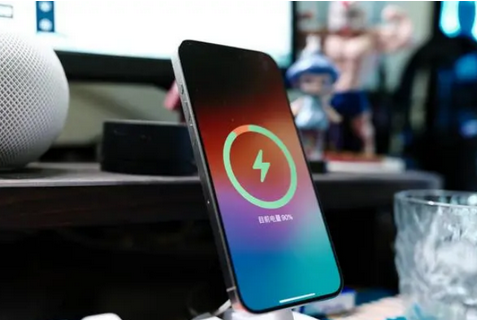 怀远苹果15换屏服务分享用什么充电器给iPhone15充电更好 